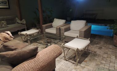 Venta excelente casa en Las Lagunas con 4 a 5 Dormitorios y Suite Privada con Acceso Independiente, Terraza, Piscina y BBQ