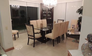 Venta excelente casa en Las Lagunas con 4 a 5 Dormitorios y Suite Privada con Acceso Independiente, Terraza, Piscina y BBQ