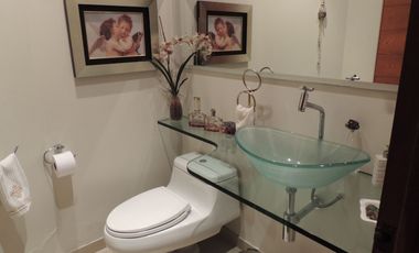 Venta excelente casa en Las Lagunas con 4 a 5 Dormitorios y Suite Privada con Acceso Independiente, Terraza, Piscina y BBQ