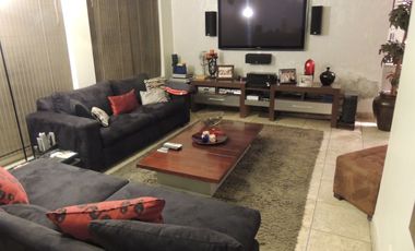 Venta excelente casa en Las Lagunas con 4 a 5 Dormitorios y Suite Privada con Acceso Independiente, Terraza, Piscina y BBQ
