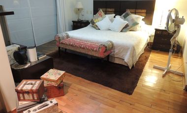 Venta excelente casa en Las Lagunas con 4 a 5 Dormitorios y Suite Privada con Acceso Independiente, Terraza, Piscina y BBQ