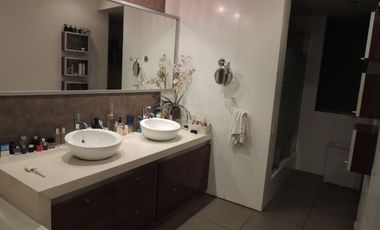 Venta excelente casa en Las Lagunas con 4 a 5 Dormitorios y Suite Privada con Acceso Independiente, Terraza, Piscina y BBQ