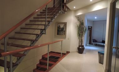 Venta excelente casa en Las Lagunas con 4 a 5 Dormitorios y Suite Privada con Acceso Independiente, Terraza, Piscina y BBQ