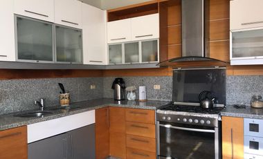 Venta excelente casa en Las Lagunas con 4 a 5 Dormitorios y Suite Privada con Acceso Independiente, Terraza, Piscina y BBQ