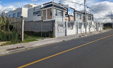 CASA EN CONJUNTO HUACHI CHICO AMBATO