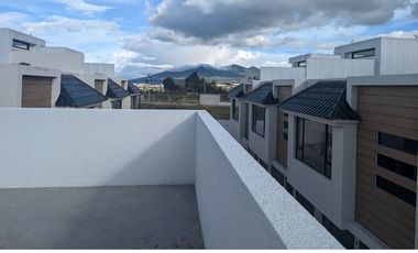 CASA EN CONJUNTO HUACHI CHICO AMBATO