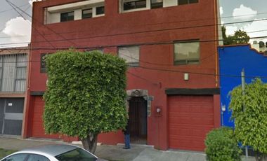 REMATO EXCELENTE CASA, EN LA COL. DEL CARMEN COYOACÁN