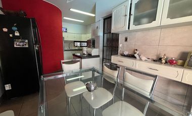 Venta Exclusiva: Casa en Excelente Ubicación de Surco, Ideal para Proyecto Inmobiliario o Vivir – Con Piscina, Terraza y BBQ