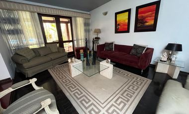 Venta Exclusiva: Casa en Excelente Ubicación de Surco, Ideal para Proyecto Inmobiliario o Vivir – Con Piscina, Terraza y BBQ