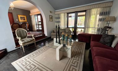 Venta Exclusiva: Casa en Excelente Ubicación de Surco, Ideal para Proyecto Inmobiliario o Vivir – Con Piscina, Terraza y BBQ