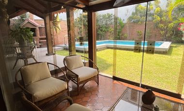 Venta Exclusiva: Casa en Excelente Ubicación de Surco, Ideal para Proyecto Inmobiliario o Vivir – Con Piscina, Terraza y BBQ