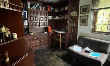 Venta Exclusiva: Casa en Excelente Ubicación de Surco, Ideal para Proyecto Inmobiliario o Vivir – Con Piscina, Terraza y BBQ
