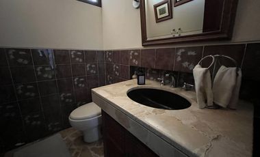 Venta Exclusiva: Casa en Excelente Ubicación de Surco, Ideal para Proyecto Inmobiliario o Vivir – Con Piscina, Terraza y BBQ