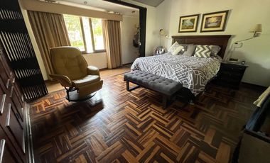 Venta Exclusiva: Casa en Excelente Ubicación de Surco, Ideal para Proyecto Inmobiliario o Vivir – Con Piscina, Terraza y BBQ
