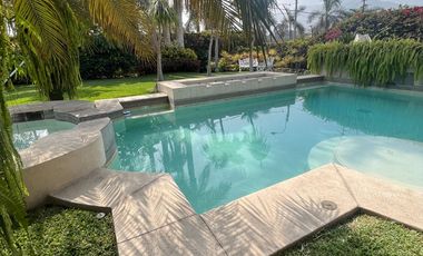 Venta Exclusiva Casa de Lujo en Rinconada del Lago – Elegancia, Luz Natural y Confort con Piscina y Terraza