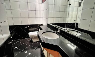 Venta Excepcional en La Planicie, La Molina – Casa de 2500m² con Piscina, Cava y Potencial para Nuevo Proyecto