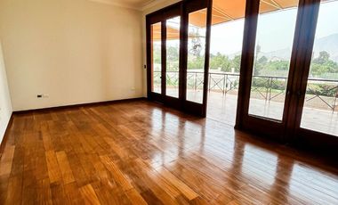 Venta Excepcional en La Planicie, La Molina – Casa de 2500m² con Piscina, Cava y Potencial para Nuevo Proyecto