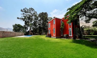 Venta Excepcional en La Planicie, La Molina – Casa de 2500m² con Piscina, Cava y Potencial para Nuevo Proyecto