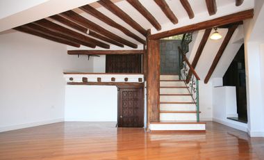 Espacio y Estilo: Hermosa Casa Rústica Moderna en Alquiler