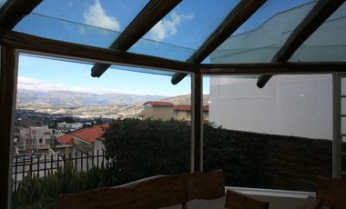 Espacio y Estilo: Hermosa Casa Rústica Moderna en Alquiler