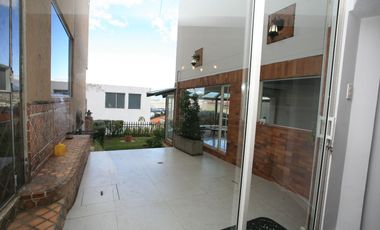Espacio y Estilo: Hermosa Casa Rústica Moderna en Alquiler