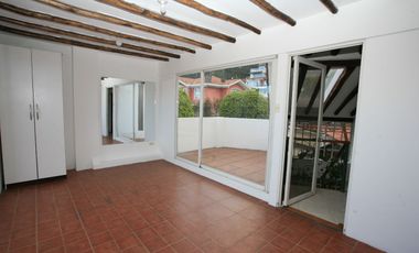 Espacio y Estilo: Hermosa Casa Rústica Moderna en Alquiler