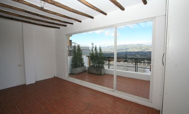 Espacio y Estilo: Hermosa Casa Rústica Moderna en Alquiler