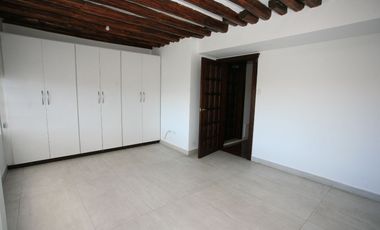 Espacio y Estilo: Hermosa Casa Rústica Moderna en Alquiler
