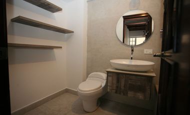 Espacio y Estilo: Hermosa Casa Rústica Moderna en Alquiler