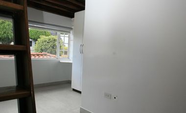 Espacio y Estilo: Hermosa Casa Rústica Moderna en Alquiler