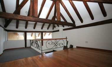 Espacio y Estilo: Hermosa Casa Rústica Moderna en Alquiler