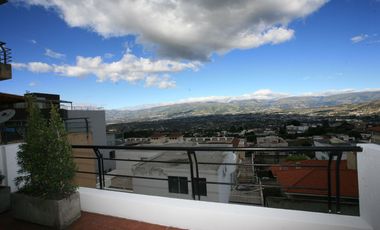 Espacio y Estilo: Hermosa Casa Rústica Moderna en Alquiler
