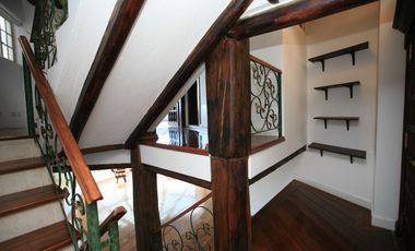 Espacio y Estilo: Hermosa Casa Rústica Moderna en Alquiler