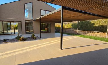 Limache, Gran Casa en Parcela, 4 dormitorios, estar, quincho, piscina