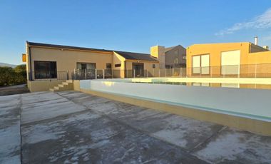 Limache, Gran Casa en Parcela, 4 dormitorios, estar, quincho, piscina