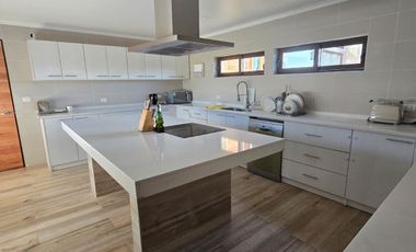 Limache, Gran Casa en Parcela, 4 dormitorios, estar, quincho, piscina