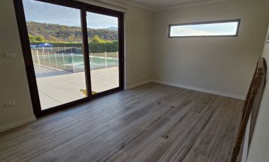 Limache, Gran Casa en Parcela, 4 dormitorios, estar, quincho, piscina