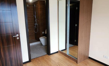 FOR SALE THE RADIANCE MANILA BAY 8.5M