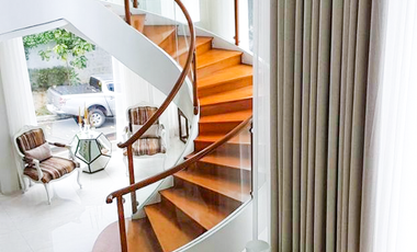 6 Bedroom House and Lot for Sale in Quezon City at White Plains