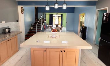 HOUSE WITH OCEAN & MOUNTAIN VIEW FOR SALE IN DAUIN