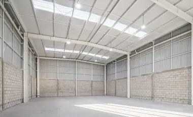 🏢 Bodega de Alto Nivel en Querétaro – ¡Activa e inicia tu Operación YA! 📏 465 m² de terreno y 375 m² de construcción.
