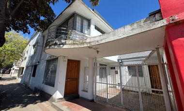 Casa 2 pisos a 2 cuadras plaza de Armas de Chillán