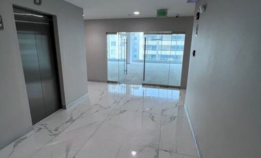 MODERNA OFICINA EN SAN ISIDRO NEGOCIABLE