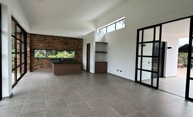 Se renta casa en villa terra pereira.