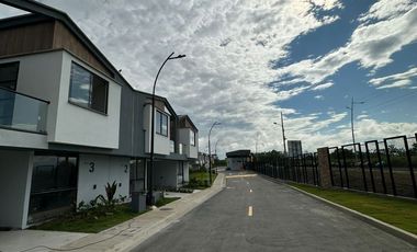 Se renta casa en villa terra pereira.