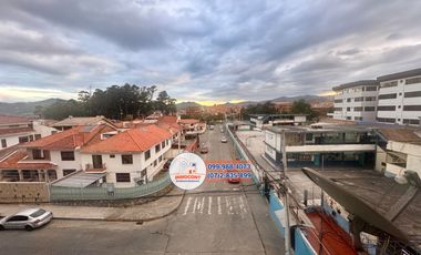 DEPARTAMENTO AMOBLADO EN VENTA, Sector Av. 3 de Noviembre D347