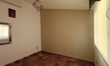 En Renta Casa En Condominio, Excelente Ubicación, Alberca y Jardín