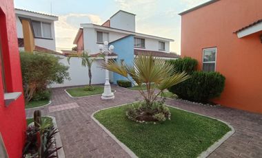 En Renta Casa En Condominio, Excelente Ubicación, Alberca y Jardín