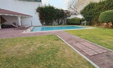 En Renta Casa En Condominio, Excelente Ubicación, Alberca y Jardín