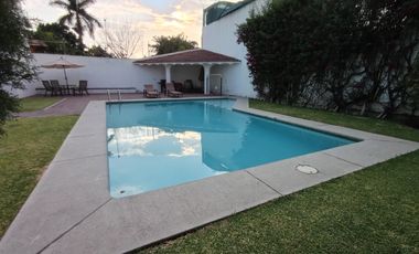 En Renta Casa En Condominio, Excelente Ubicación, Alberca y Jardín